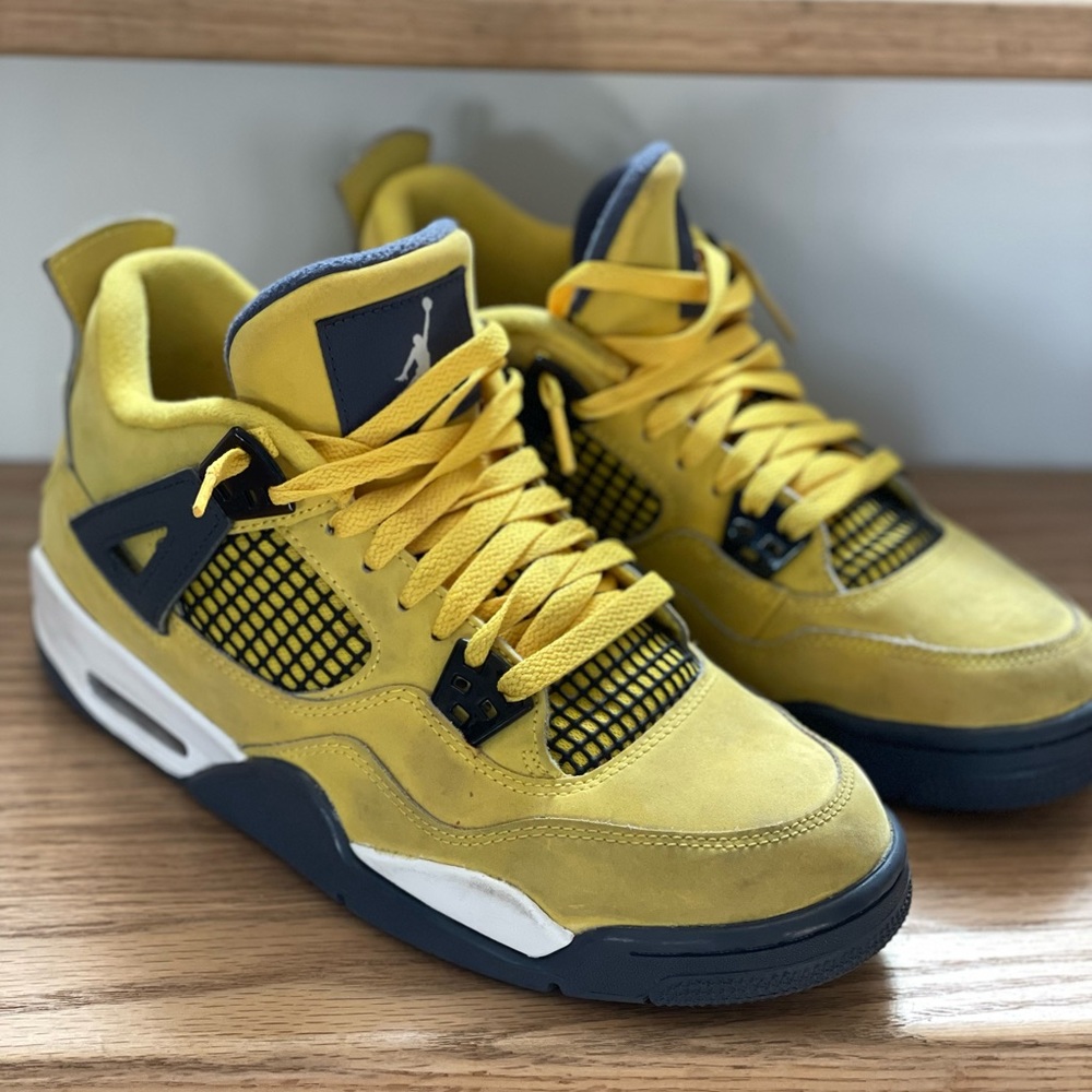 Jordan 4 Lightning 100 AUTHENTIC Size 7YUS